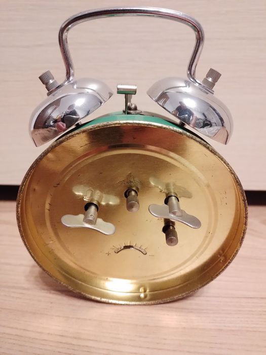 Ceas mecanic de masa Season functional cu alarma si secundar