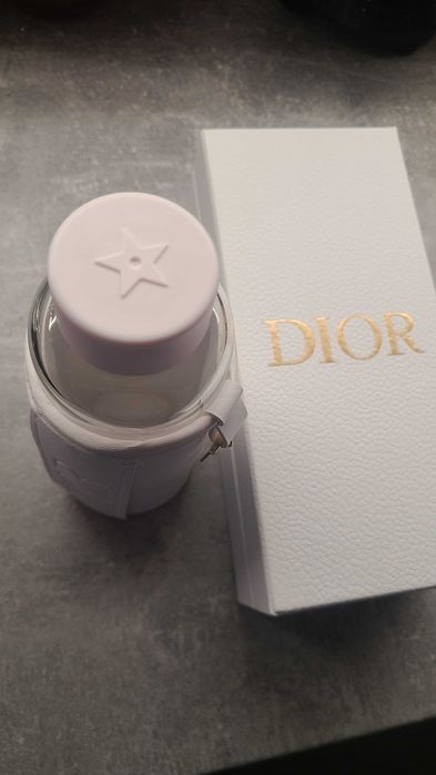 Стъклена бутилка с кожен калъф Dior