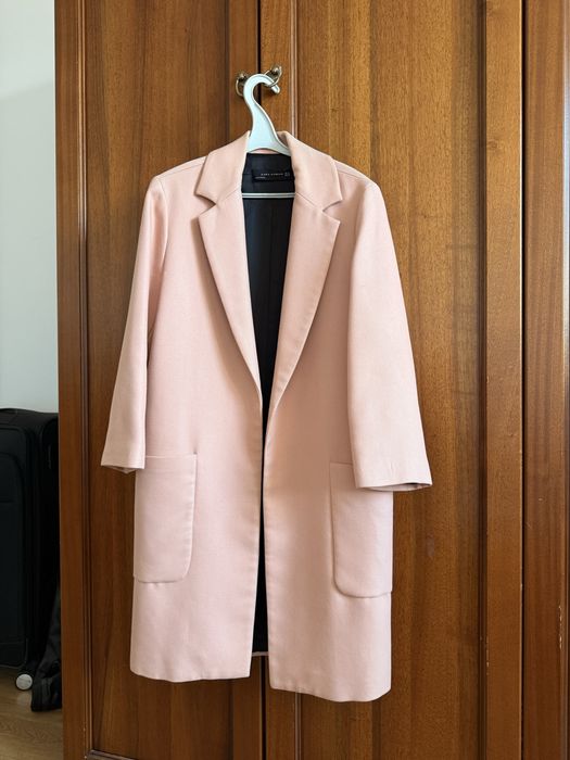 Пальто бренда Zara