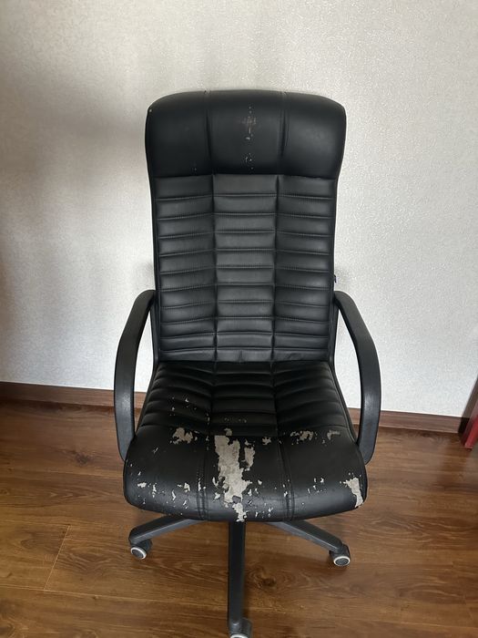 Б/У Продам 2 стула недорого , рабочие