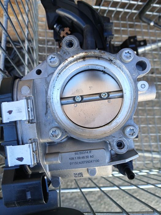 Clapetă accelerație Fiat 500 09 benzină an 2021 cod 5 5 2 5 3 1 4