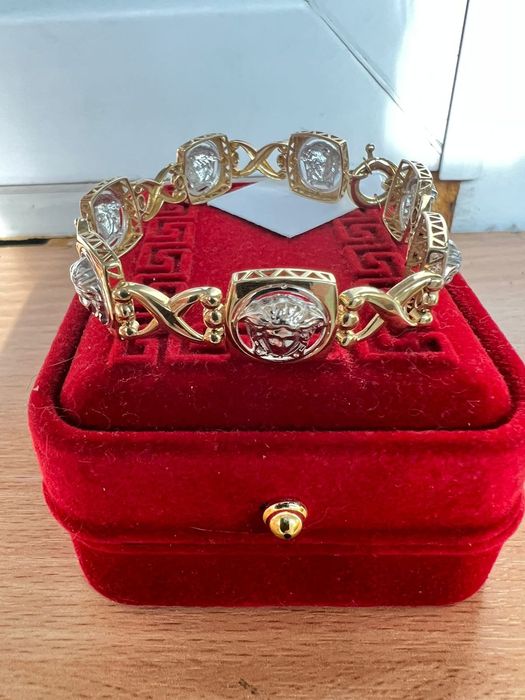 Золотой браслет Версаче