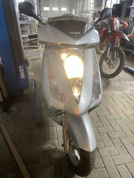 Scuter honda phenton 150