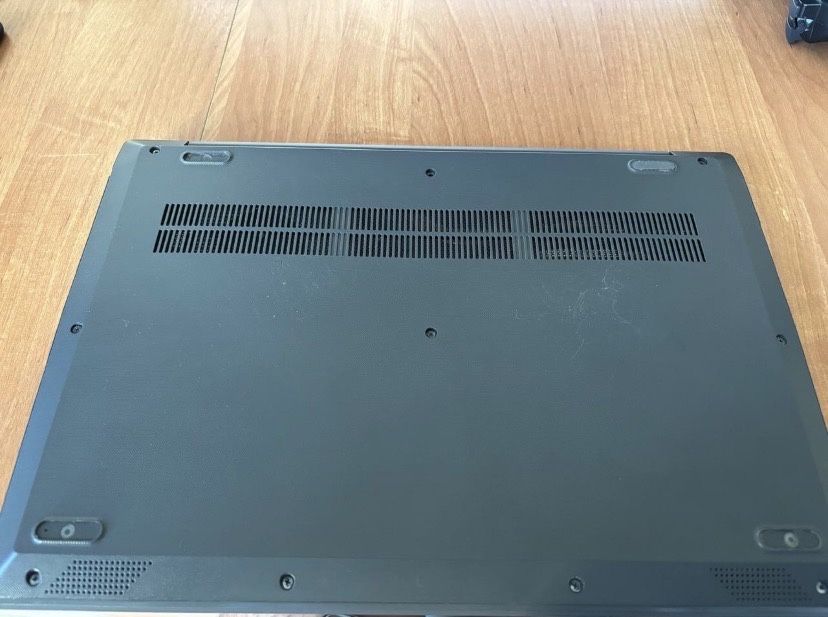 Lenovo i5/uhd/8gb/ssd120