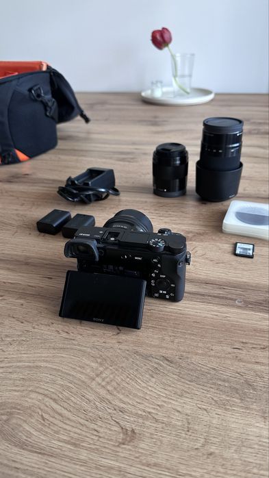 Sony Alpha 6100 + 3 обектива + аксесоари – пълен комплект