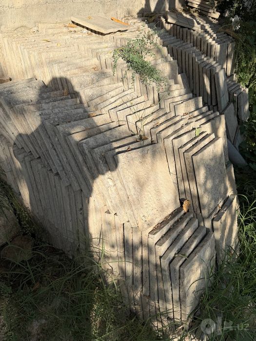 Beton plitkalar sotiladi