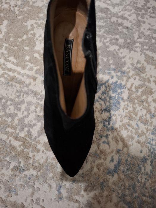 Ботильон чёрный продаётся