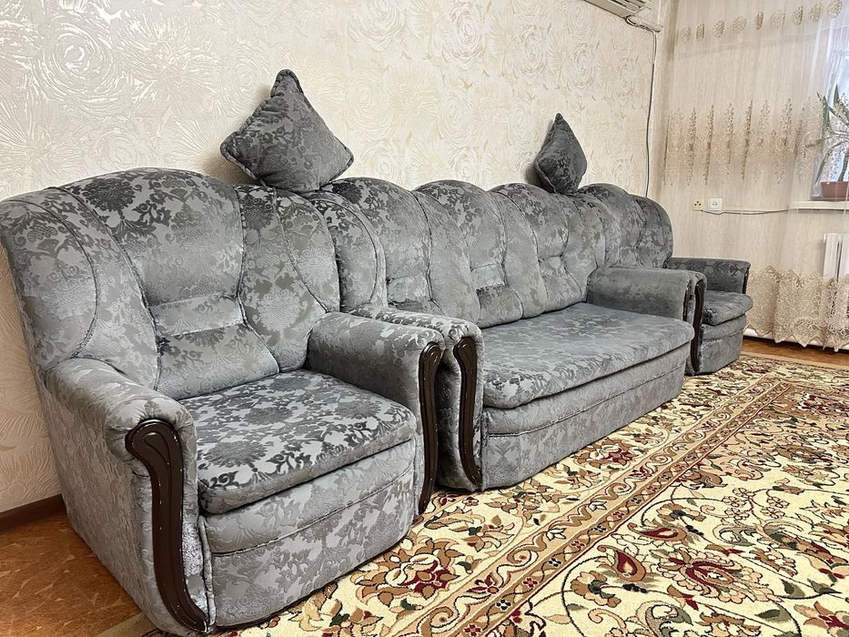 Продаю диван и 2 кресла