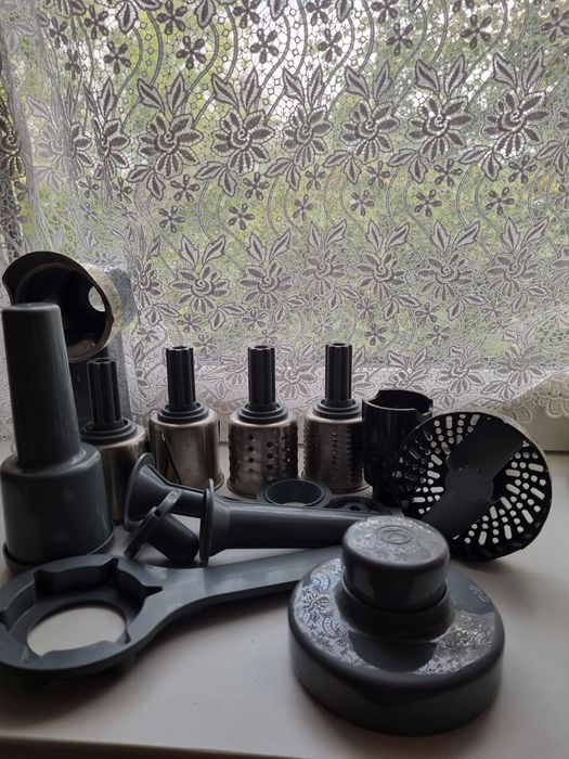 Продам электромясорубку Kenwood