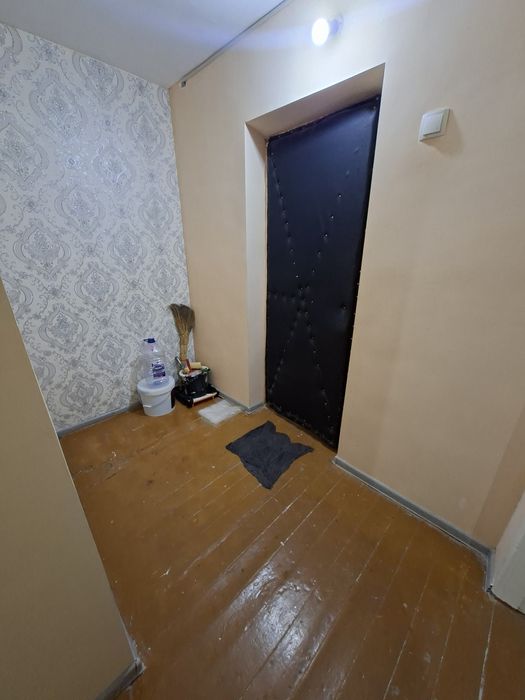 Срочно продаётся 1 комнатная квартира 42²м балкон 2×6