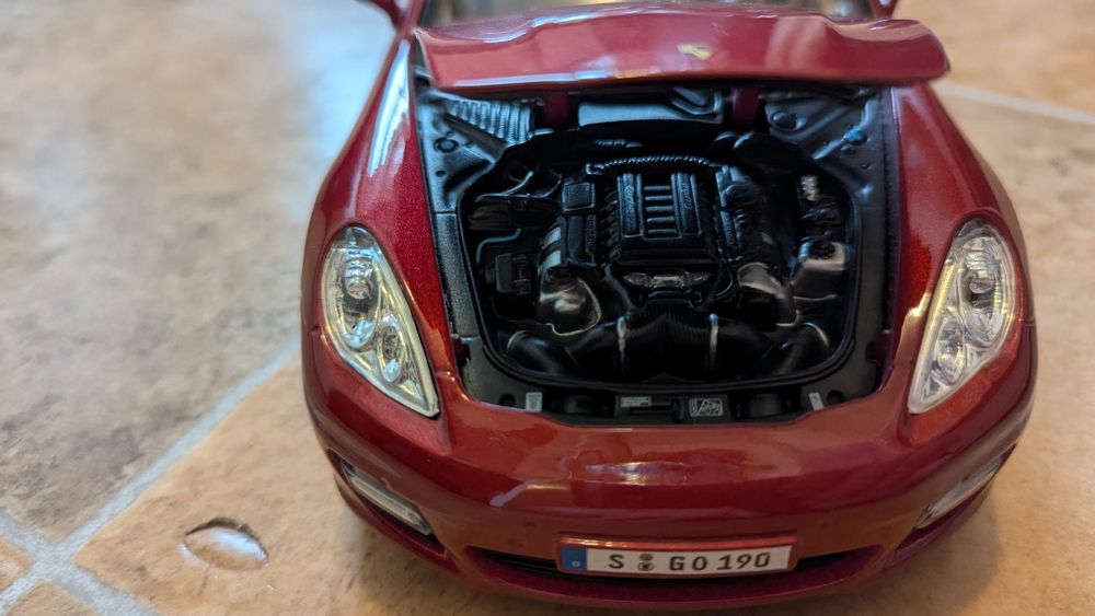 Macheta Porsche Panamera Turbo 1:18