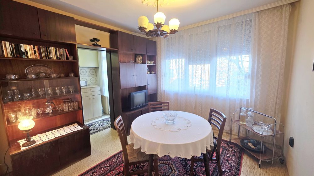 Продава се Тристаен апартамент в Асеновград - 93 кв.м за 707 €/кв.м - Снимка #2