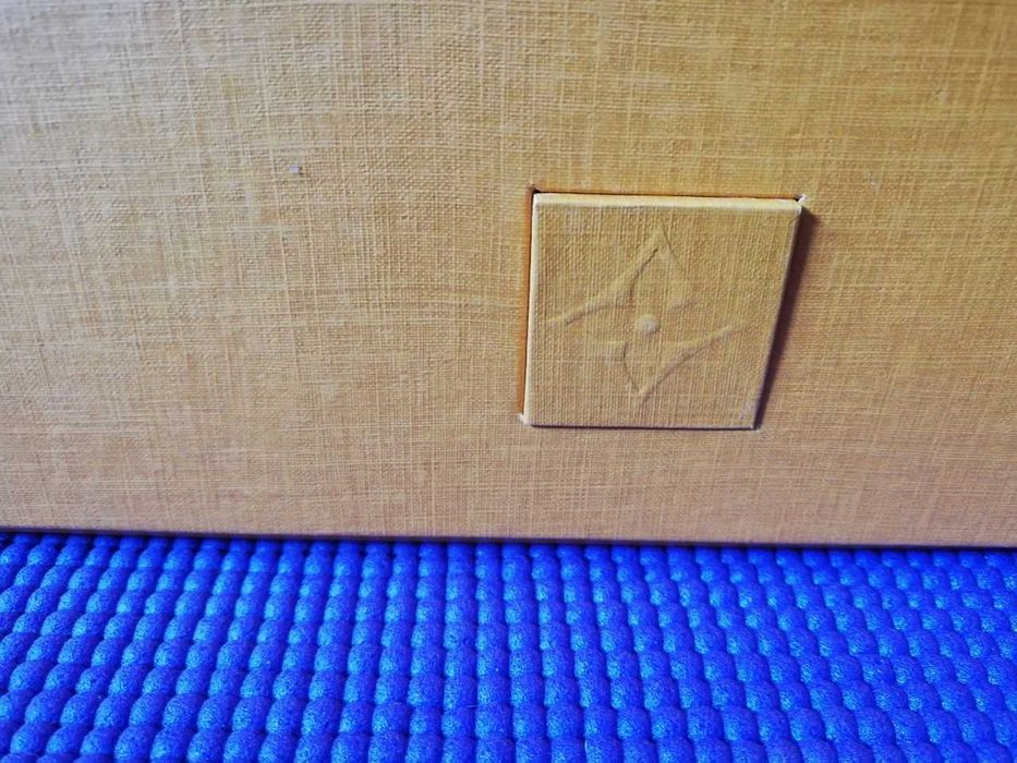 Коробка Louis Vuitton