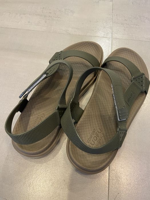 Sandale NOI potrivite pentru 42.