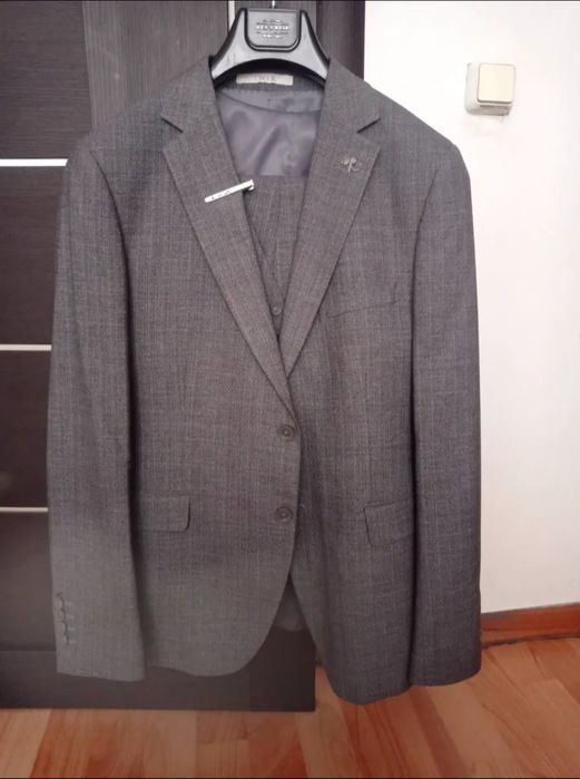 Костюм тройка б/у