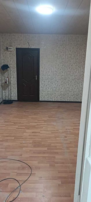 Куйлик бозор квартира сотилади 2*3/1/9 60кв. м.