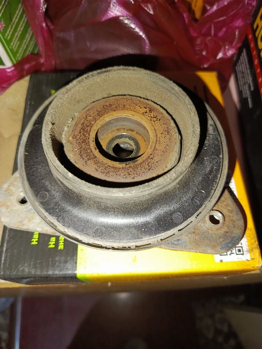 Лада Веста б.у. запчасти. Свои.