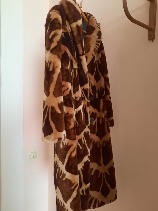 Продам шубу женскую.