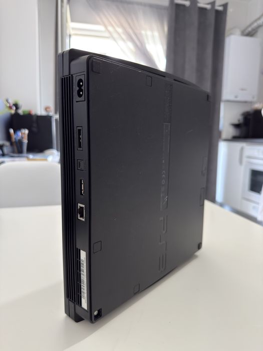 Sony PlayStation 3 PS3 Slim Modat HEN + 2 Controllere + Jocuri + 10 Jocuri Instalate