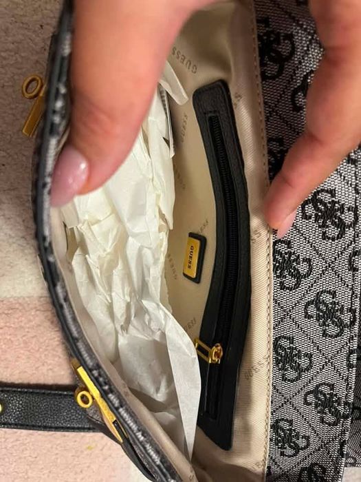 Дамска чанта GUESS
