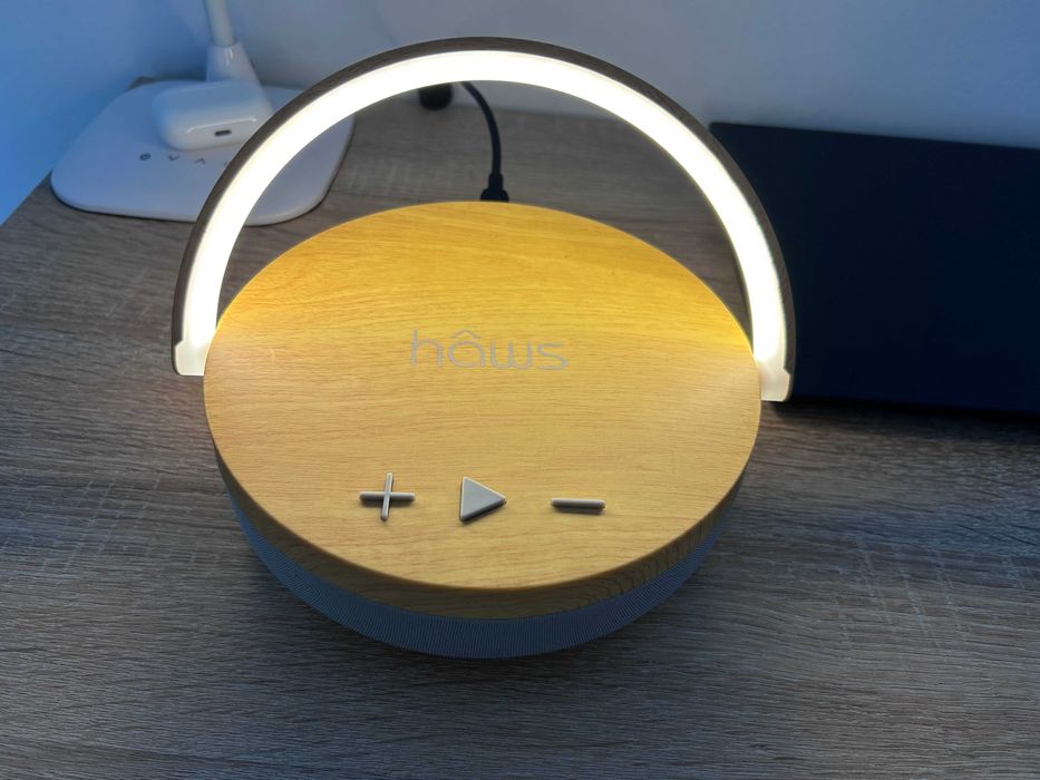 Lampa cu incarcator wireless si speaker HAWS
