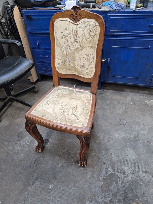 Mobilier vechi lemn masiv