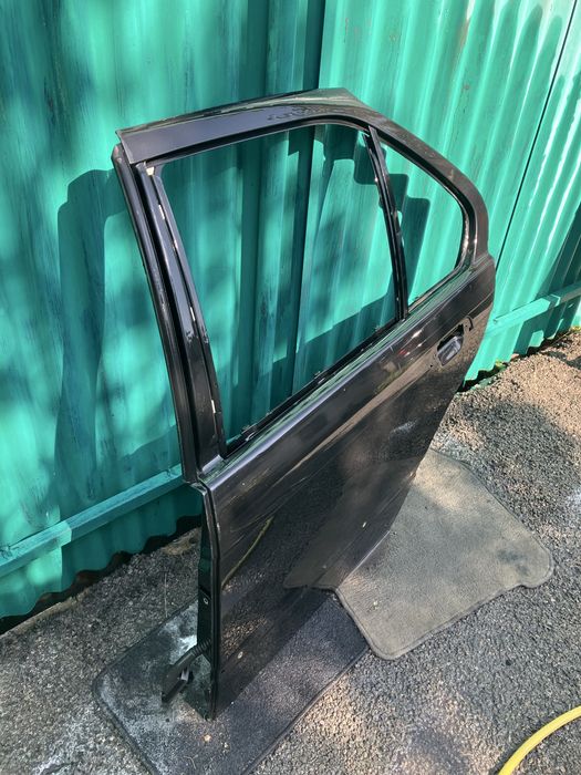 Задняя левая дверь bmw e36