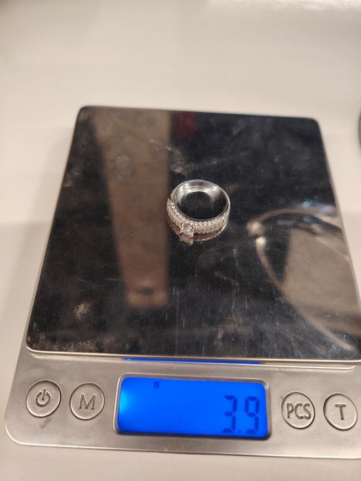 Kumush uzuk, detski zirak sotiladi. Grami 50000