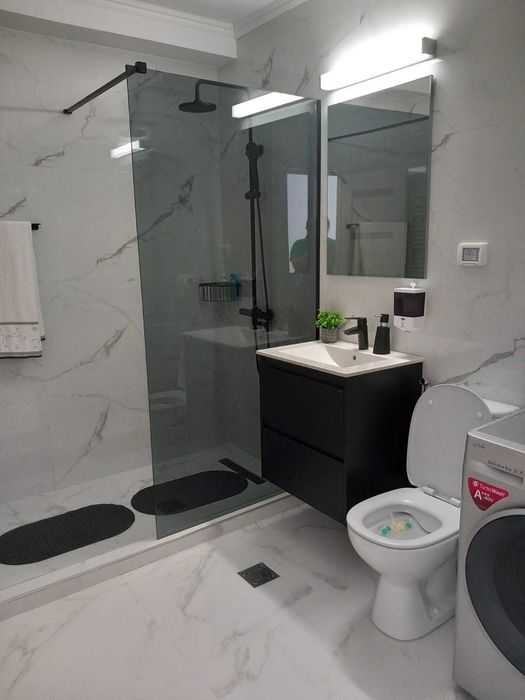 Închiriez Cameră la Curte