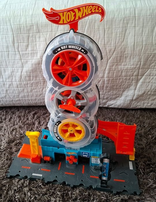 HOT WHEELS MATTEL 3 seturi în stare perfectă!