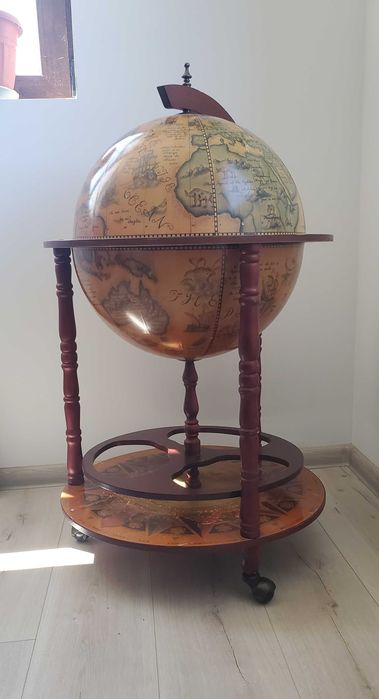 Елегантен глобус-бар