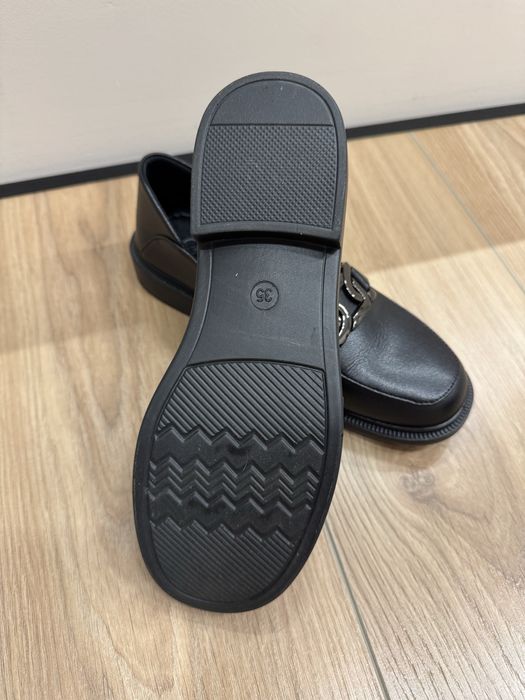 Продам туфли лоуферы