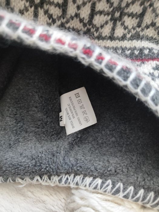 Вълнена шапка с топла подплата отвътре 4-6 години