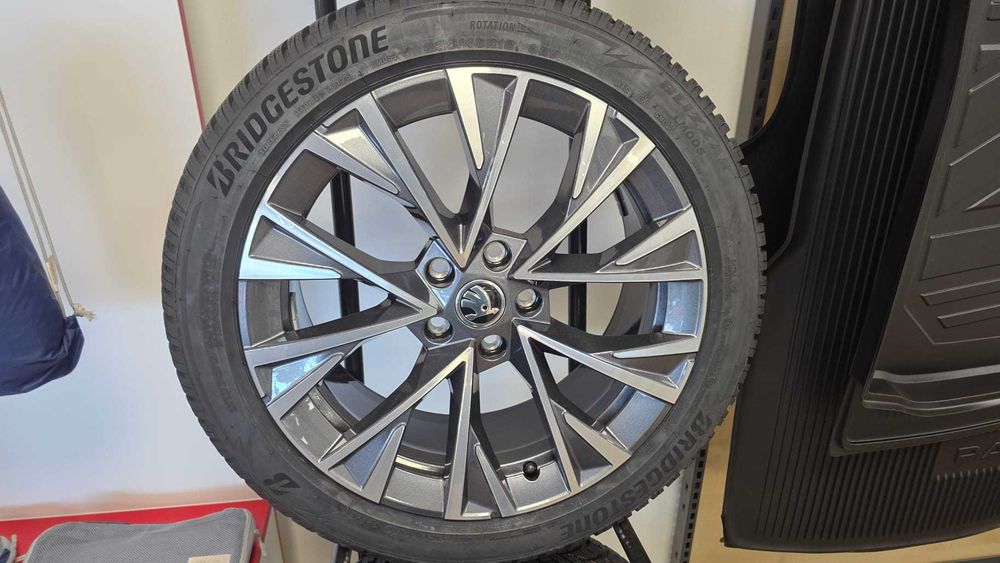 Set Roti de Iarna Skoda Superb Dofida 18" cu Anvelope 235/45 R18 Bridgestone Blizzak LM005