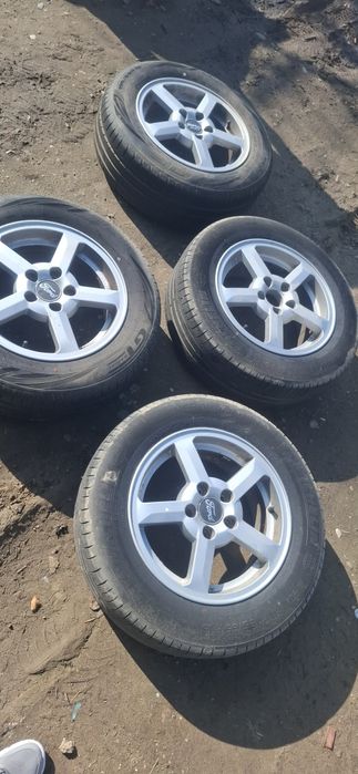 jante ford focus  cu cauciucuri de vara in stare foarte bună