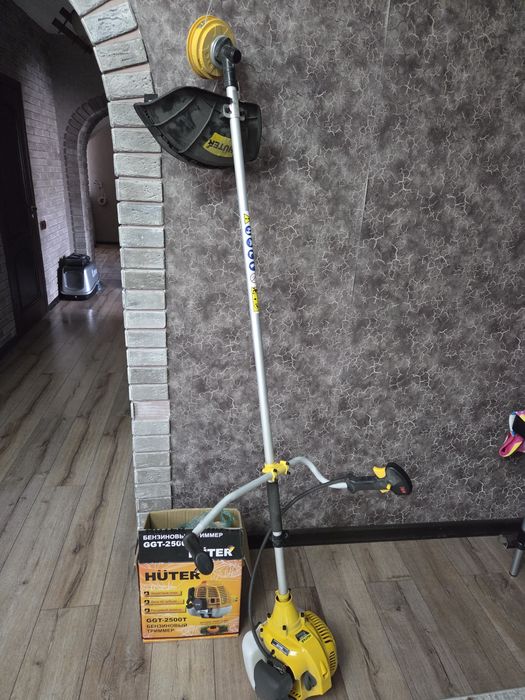 Бензиновый тример HUTER