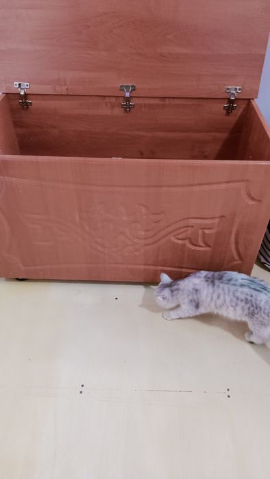 Деревянный кресло, шифоньеры