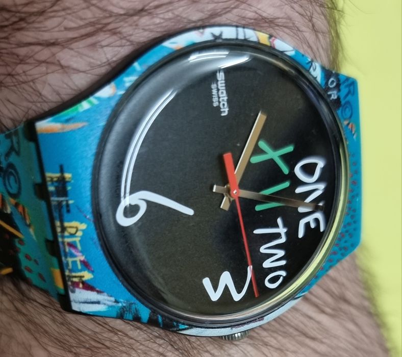 Часовник Swatch Ishtar By Jean-Michel Basquiat SUOZ356
