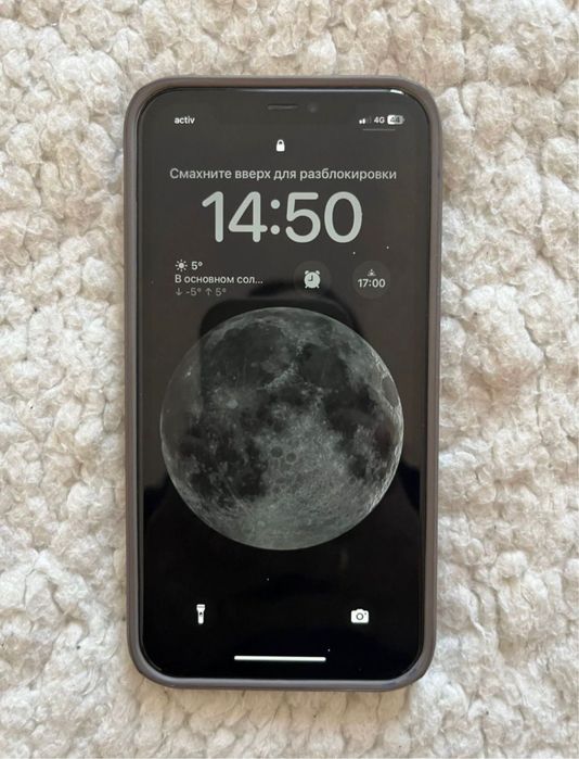 Продам айфон 12