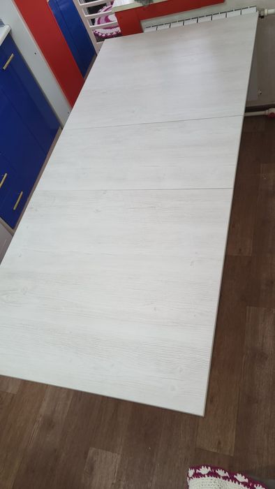 Обеденный стол для кухни