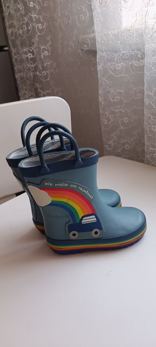 Отдам игрушки,вещи и обувь