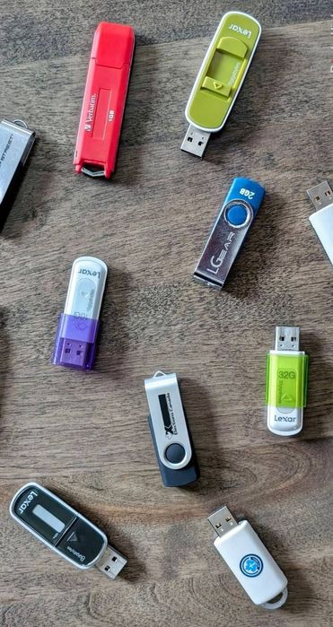 Vand muzica la cerere pe usb, sd card, cd,dvd