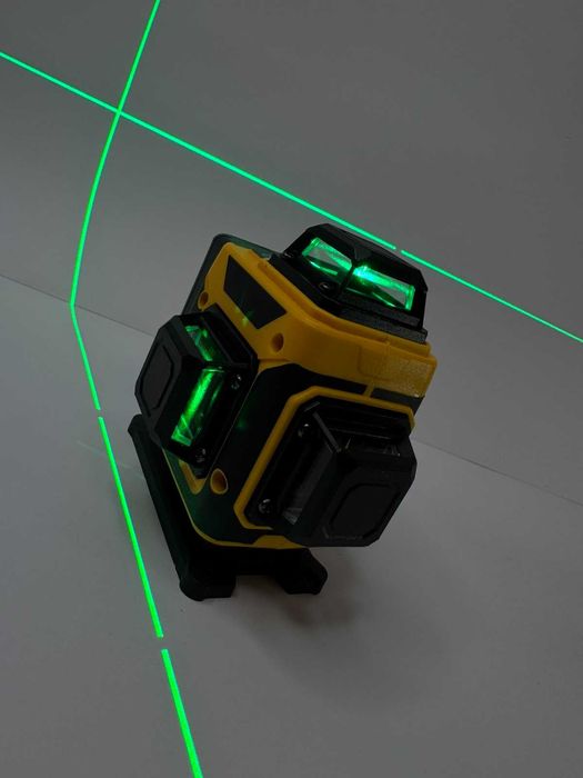 Професионален 4D лазерен нивелир Dotvix