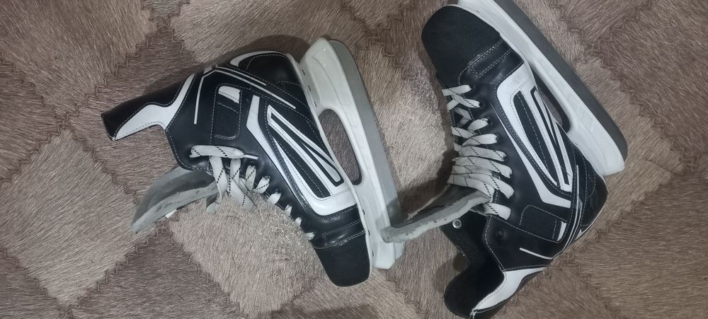 Продам коньки мужские.44размер.