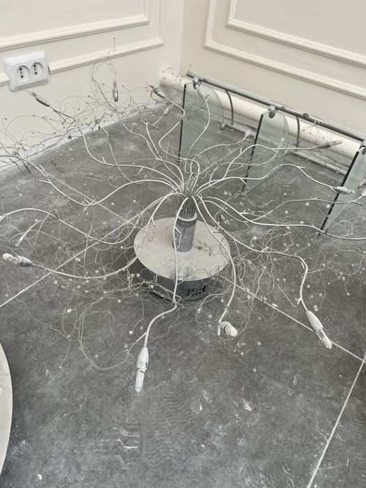 Продам люстру