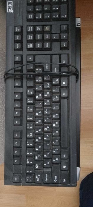 Настолен компютър, монитор и клавиатура