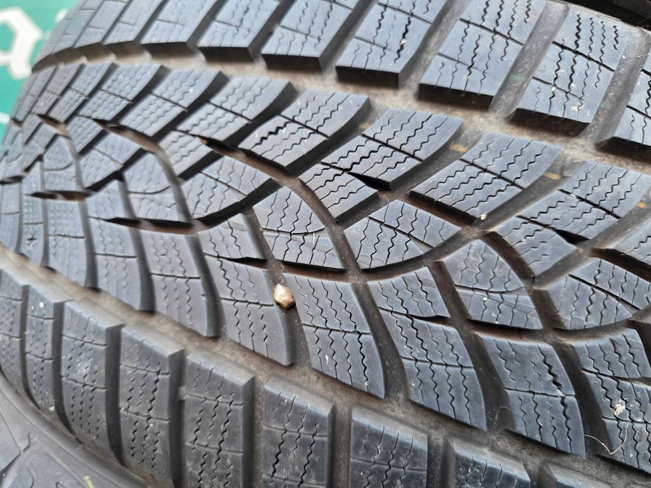 4бр Зимни гуми 225 45 19 - Goodyear