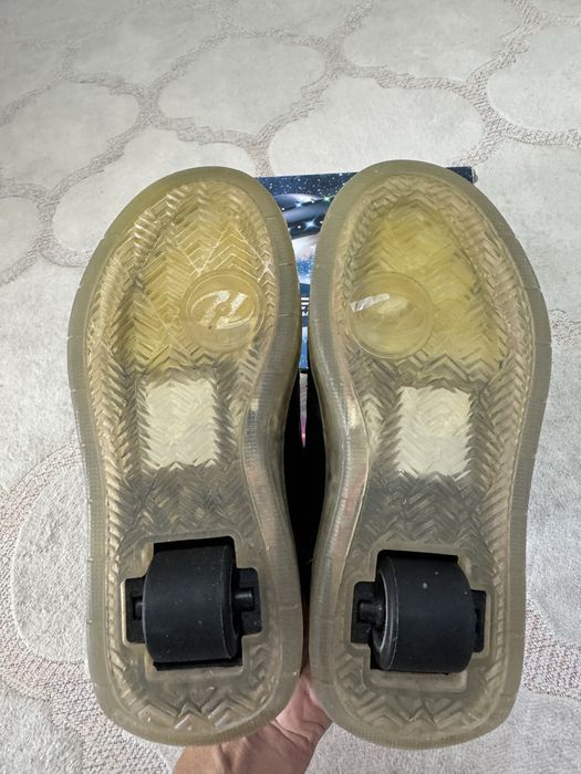 Роликовые кроссовки Heelys