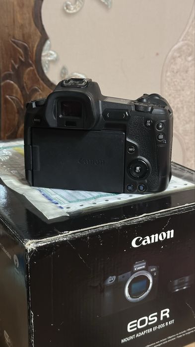 Продам фотоаппарат Canon R