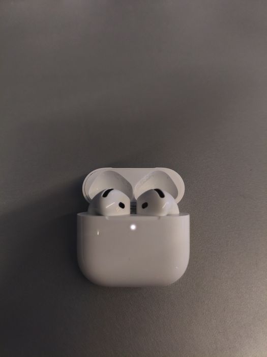 продам Apple AirPods 4